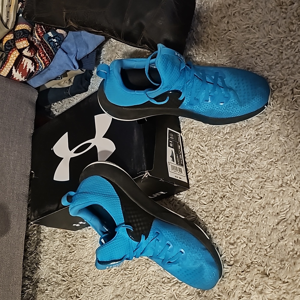 Men's 10.5 Under Amour HOVR Rise 3